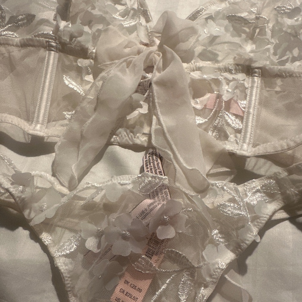 Victorias Secret Bralette & Panty Bra M panty Small New